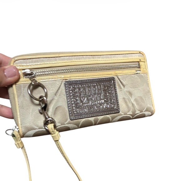 Coach Handbags - COACH Poppy Wallet